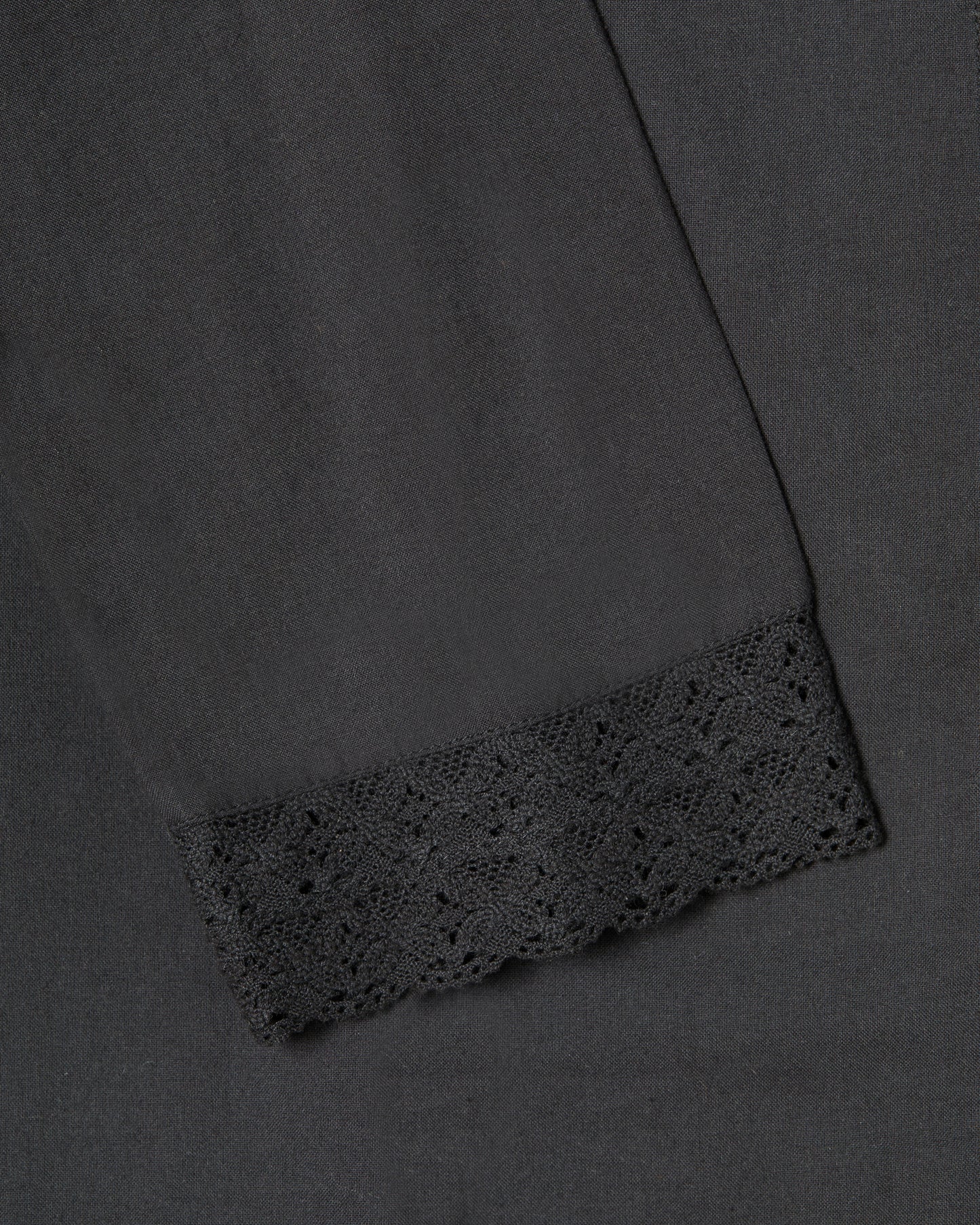 kinderbrook garden dress in black macro shot