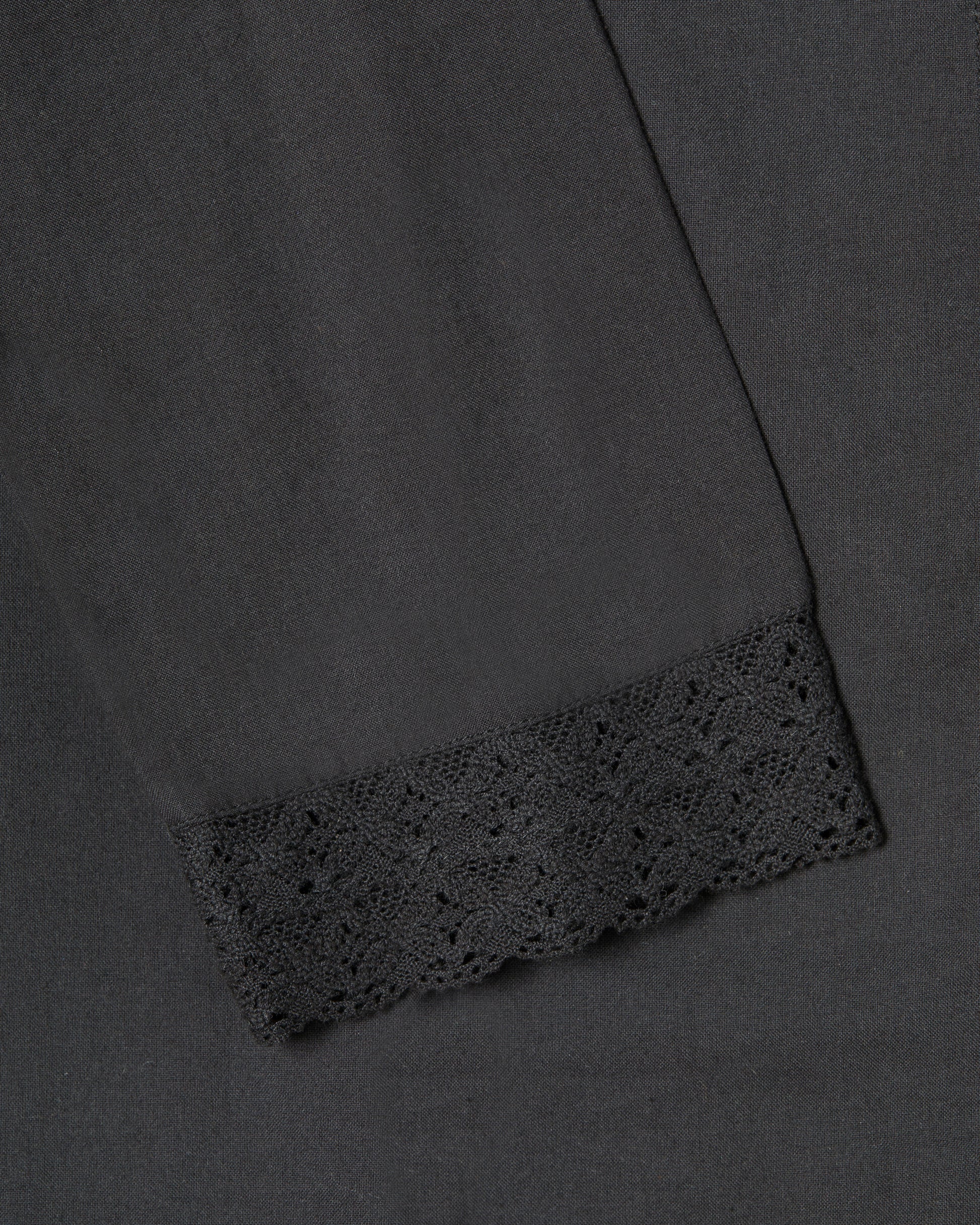 kinderbrook garden dress in black macro shot